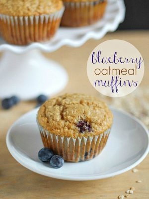 Moist & fluffy muffins filled with oats and blueberries! Healthy, easy and delicious breakfast or snack!