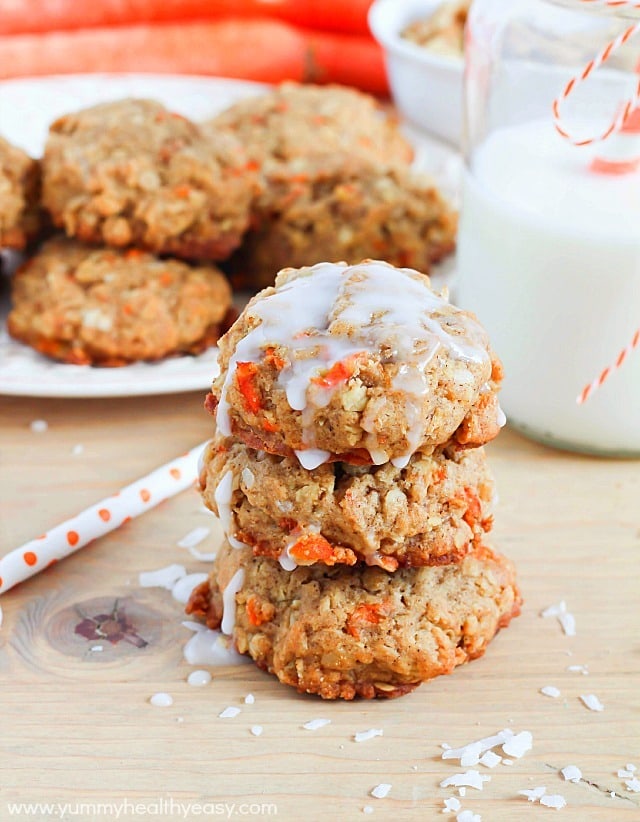 Moist cookies filled with coconut, oats, walnuts and carrot! The perfect cookie for spring!