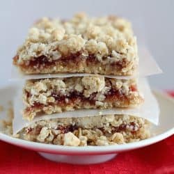Strawberry Oatmeal Bars | delicious bars using only a handful of easy ingredients (cake mix & strawberry jam!) to make the fastest and yummiest dessert!