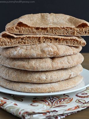 Homemade Whole Wheat Pita Bread | super easy, foolproof pita bread recipe that's healthy and tastes much better than store-bought!