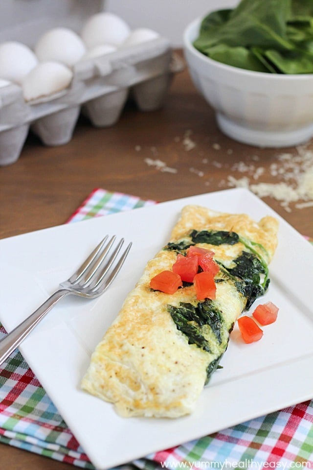 Easy Spinach & Egg White Omelette | an easy clean eating omelette that makes the perfect healthy breakfast!