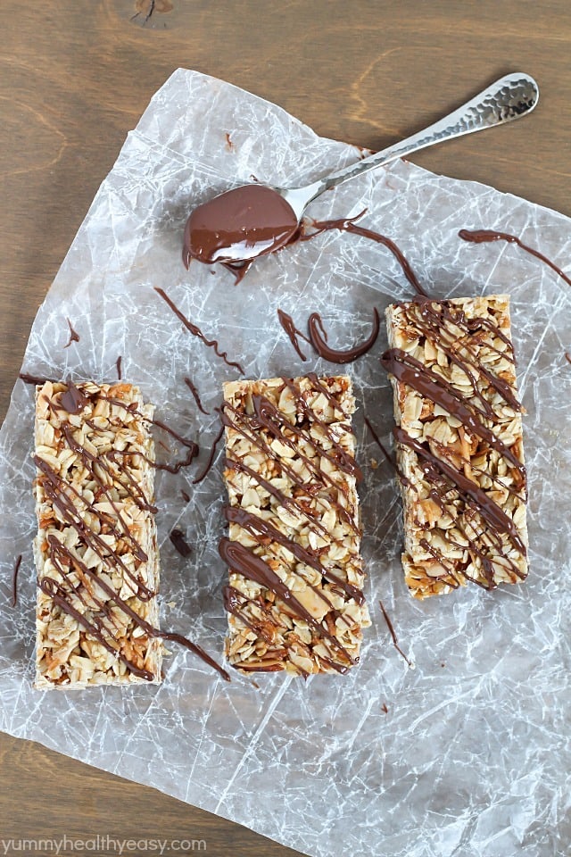 Easy No-Bake Granola Bars  - simple granola bars with oats, almonds and coconut with a delicious chocolate & nutella drizzle on top. 