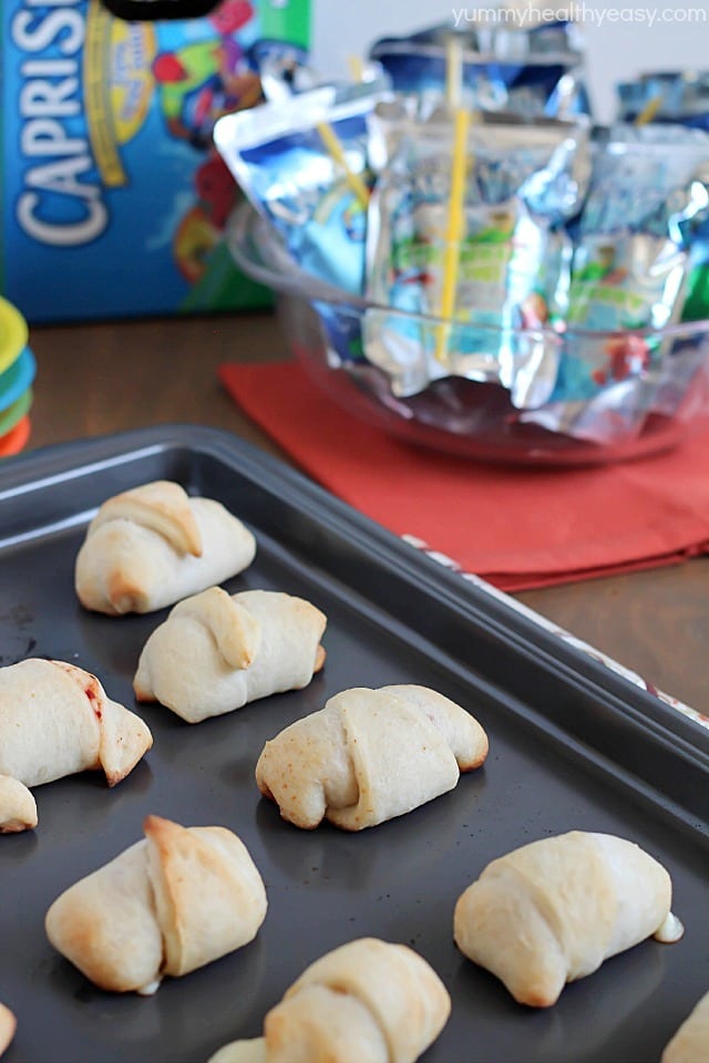 Simple & delicious Pizza Rolls made from pre-made pizza dough, mozzarella sticks, pizza sauce and pepperoni all rolled together in a fun little bite and served with a refreshing Capri Sun! #ad