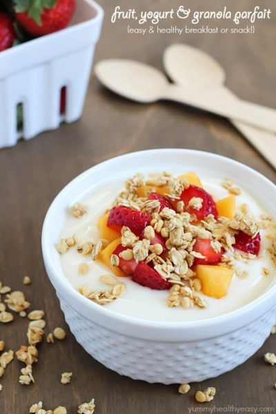 Fruit, Yogurt & Granola Parfait - healthy, delicious & easy breakfast or snack! #NatureValleyGranola