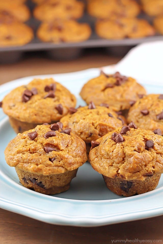 The BEST pumpkin mini muffins you'll ever make! {via yummyhealthyeasy.com}