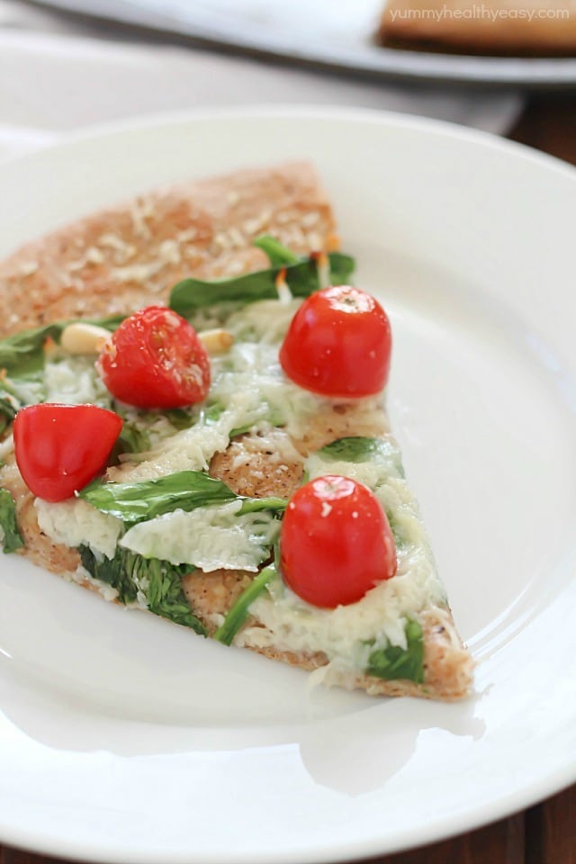 Roasted Garlic, Spinach & Tomato Whole Wheat Pizza - satisfyingly healthy, vegetarian meal the whole family will love!