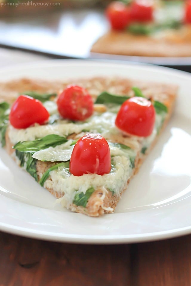 Roasted Garlic, Spinach & Tomato Whole Wheat Pizza - satisfyingly healthy, vegetarian meal the whole family will love!