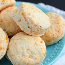 Easy Homemade Biscuits with Cheddar & Rosemary - the best side dish on the dinner table!