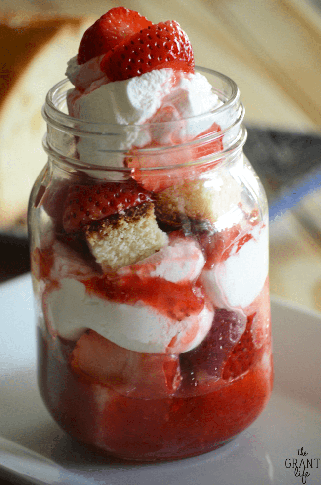 Strawberry Shortcake Parfaits - An easy dessert in cute mason jars!