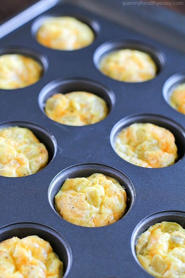 Extremely simple and delicious healthy mini egg cups! A quick breakfast recipe you can make ahead of time and devour all week long!