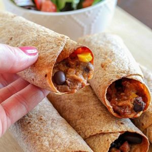 Need a light & easy dinner? Try this Skinny Baked Mexican Flautas Recipe! They're made lighter with a few ingredient swaps and are baked instead of fried. They are incredibly delicious! Whole Wheat tortillas filled with lean ground turkey, corn, black beans, refried beans, cheese, and lots of spices!! Super yummy dinner recipe!
