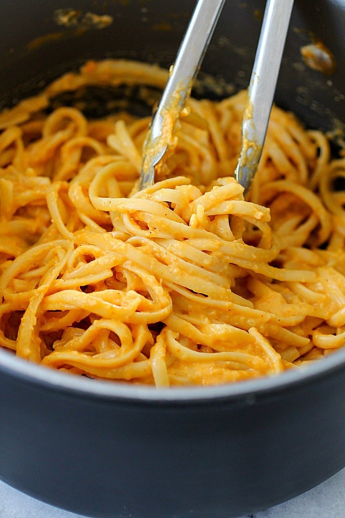 Creamy Pumpkin Pasta that's vegetarian, skinny and absolutely delicious! You won't believe the flavor pumpkin can add to a pasta sauce. This easy and healthier pasta sauce is great with any type of pasta or even zucchini noodles (zoodles)! via @jennikolaus
