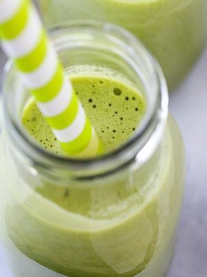 This Chocolate Protein Green Smoothie combines the filling power of protein powder and almonds + the health benefits from the green smoothie! This smoothie makes a great breakfast, snack or post-workout drink and tastes delicious!