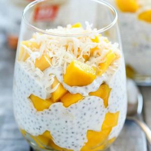 Looking for a healthy but delicious treat? Try this Peaches and Cream Protein Chia Pudding Recipe! Only 4 ingredients and SO GOOD!