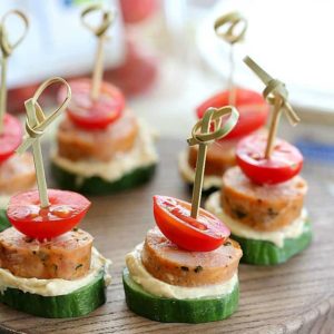 These little bite sized Sausage Cucumber Bites are low carb, low calorie and high in protein! A great after school snack idea! #AD