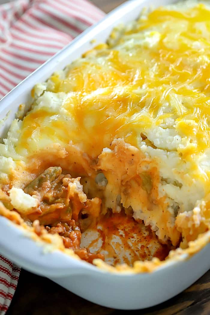 Need a quick & easy dinner recipe? This 5 ingredient Easy Shepherd's Pie Recipe is where it's AT! SO good!