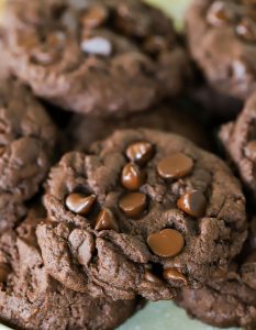 Easy Chocolate Cookies (only 4 Ingredients!)